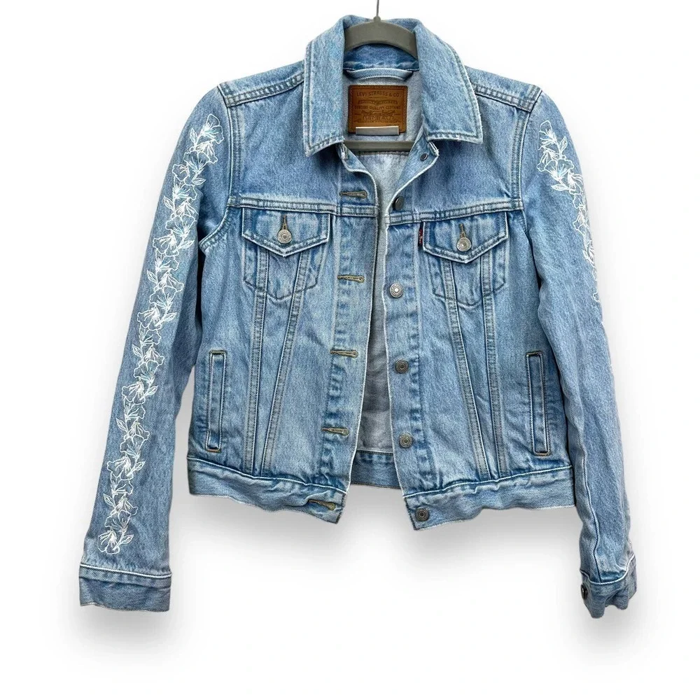 Levi's Jacket Womens Extra Small Blue Light Denim Floral Embroidered Trucker - Picture 5 of 16